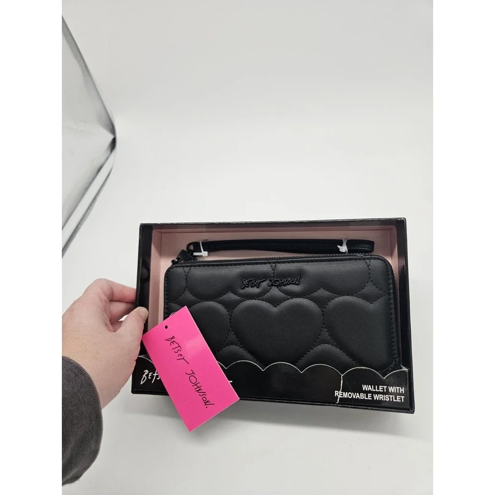 Betsey Johnson Black Heart Quilted Wristlet Clip-On NWT in Box - Picture 1 of 3